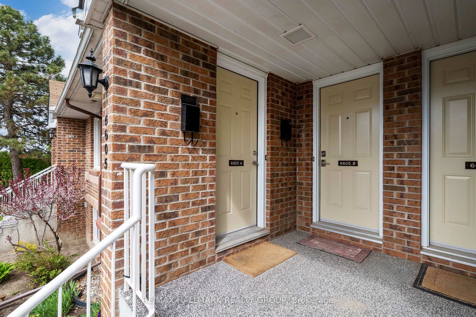 Photo 2 of Unit A, 6605 Bilberry Drive, Ottawa, Convent Glen North — HOMEH