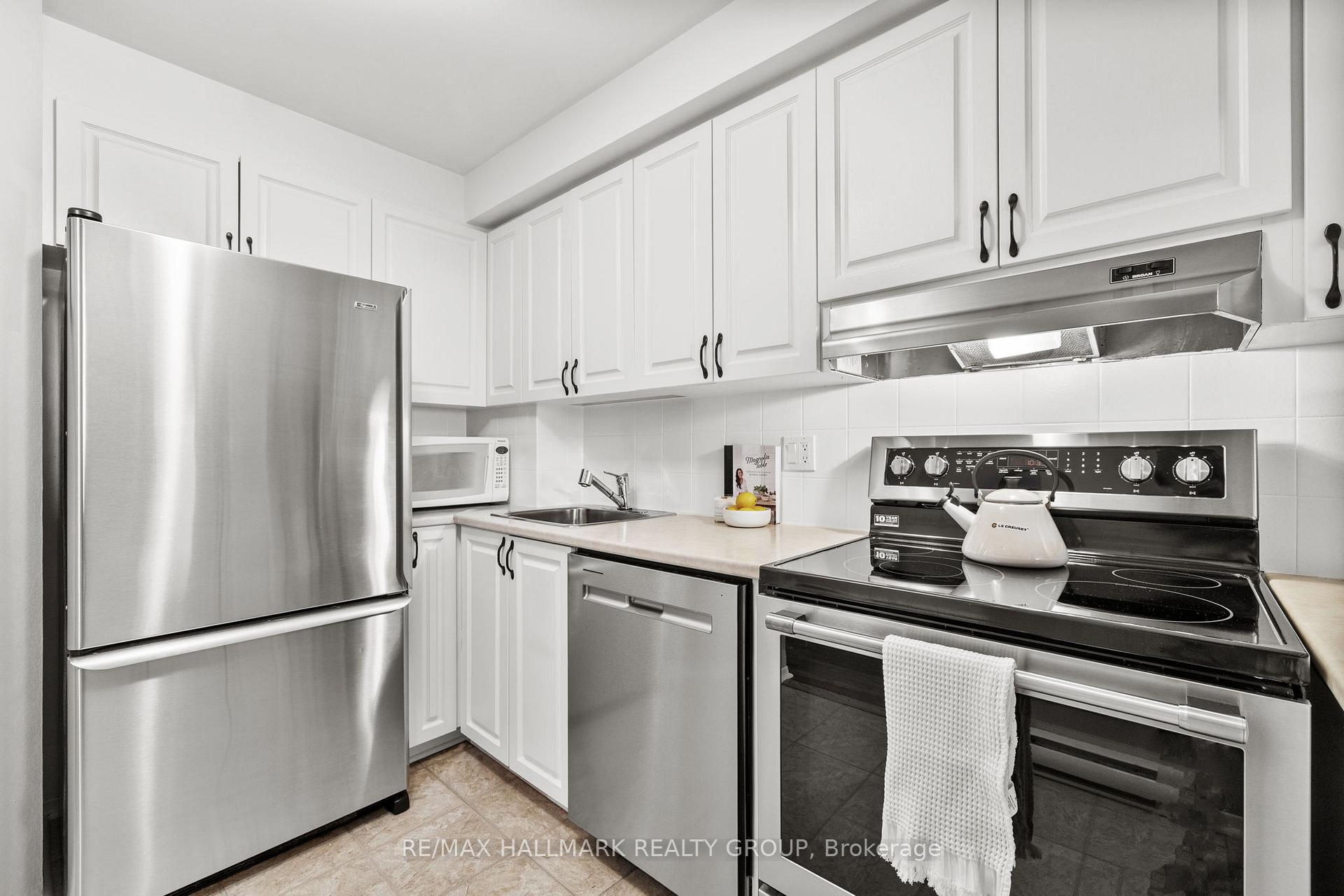 Photo 4 of Unit A, 6605 Bilberry Drive, Ottawa, Convent Glen North — HOMEH