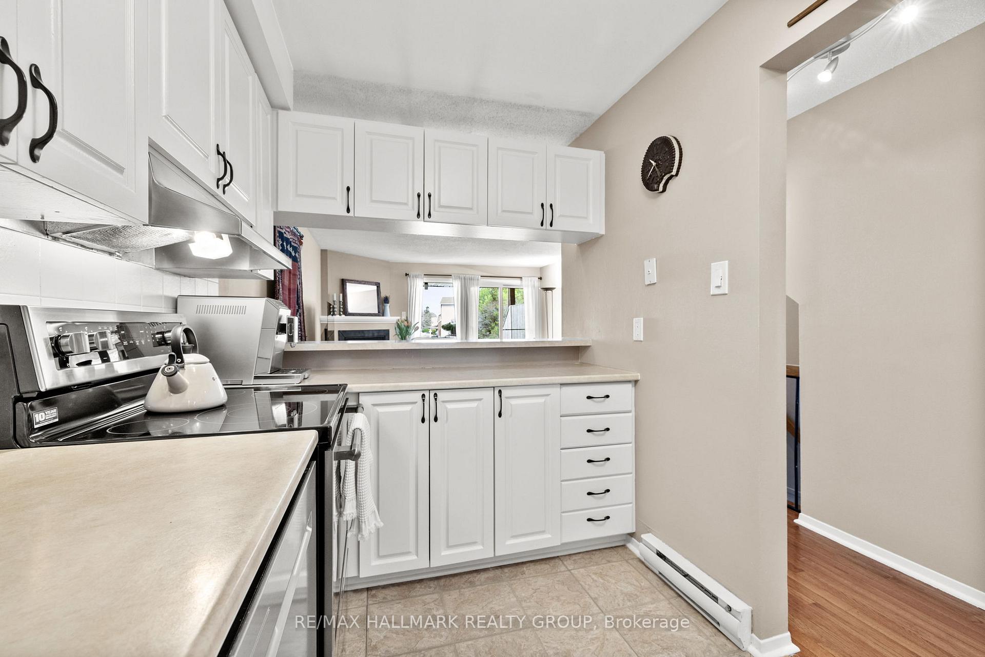 Photo 5 of Unit A, 6605 Bilberry Drive, Ottawa, Convent Glen North — HOMEH
