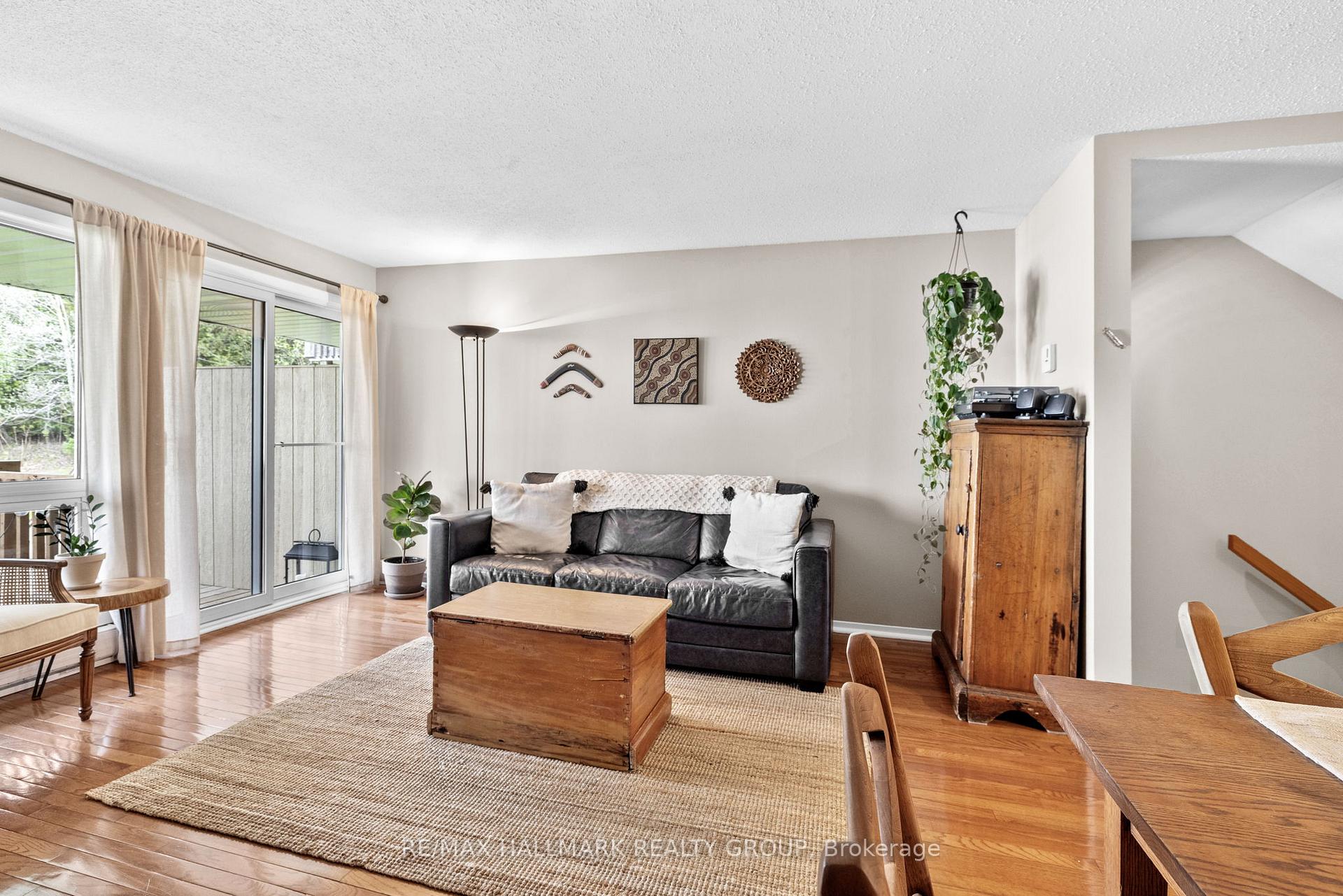 Photo 8 of Unit A, 6605 Bilberry Drive, Ottawa, Convent Glen North — HOMEH