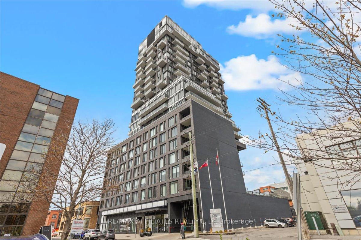 Front of Unit 1408, 203 Catherine Street