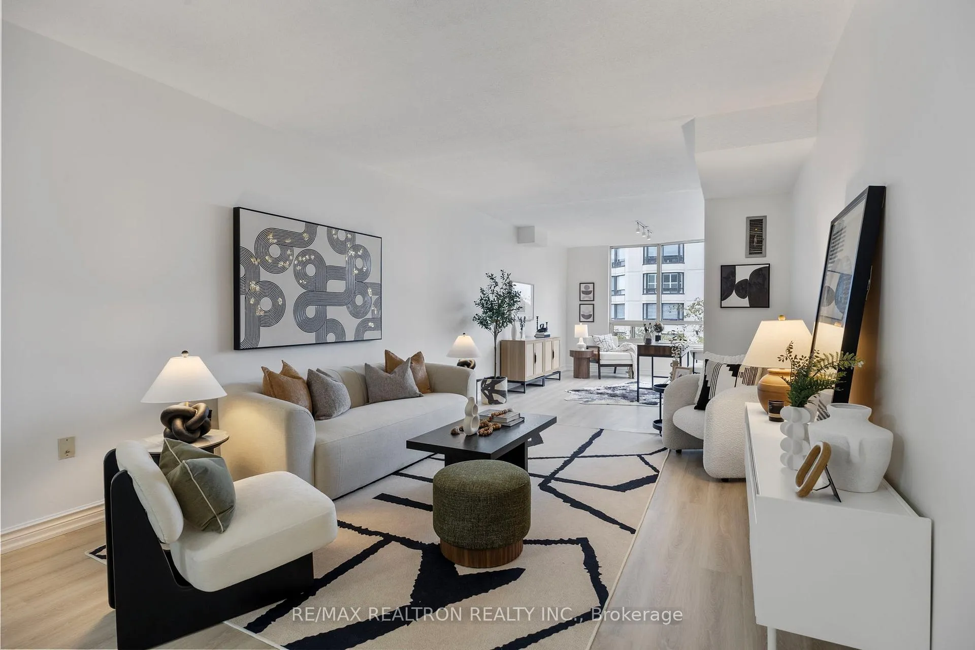 Front of Unit 316, 333 Clark Avenue W