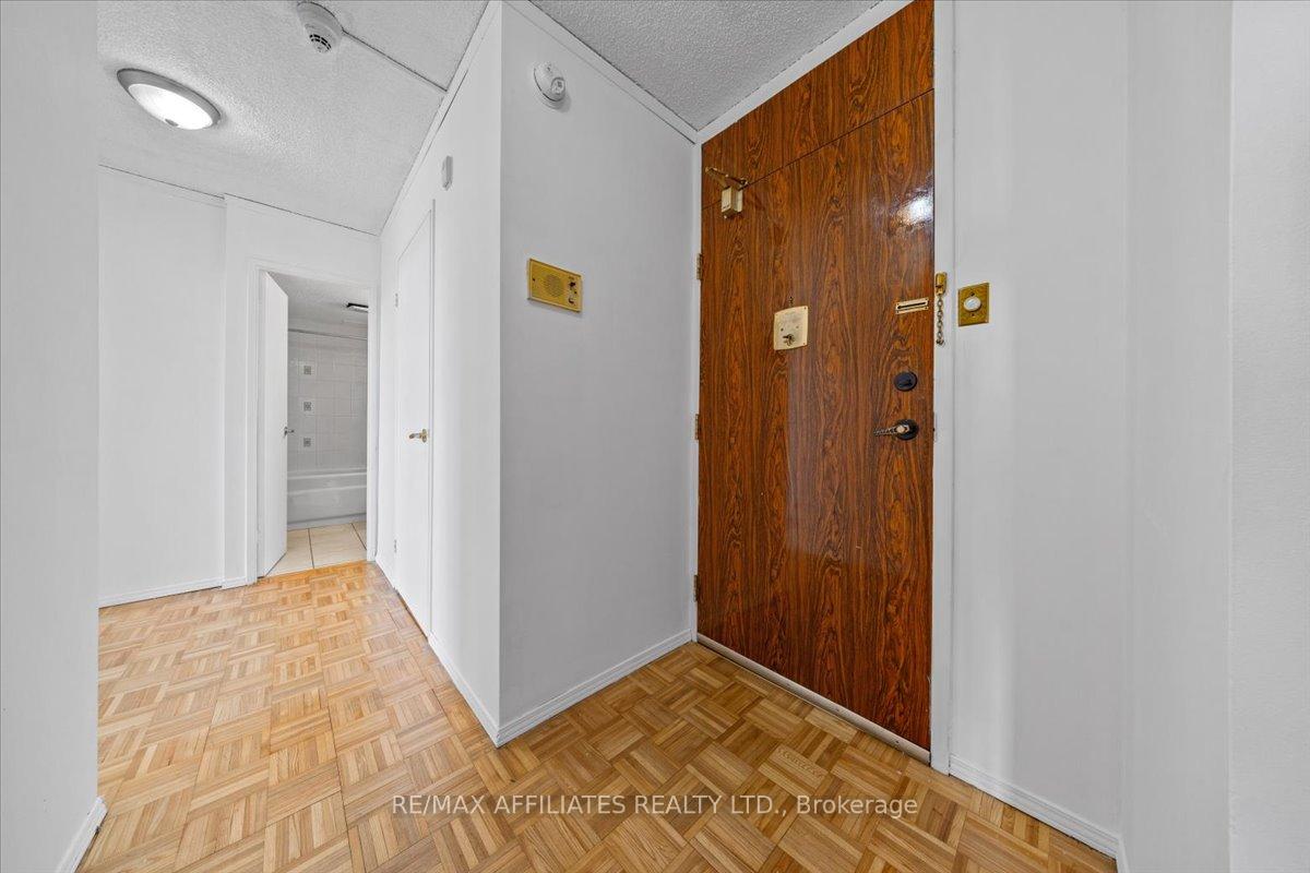 Photo 2 of Unit 706, 2000 Jasmine Crescent, Ottawa, Beacon Hill South — HOMEH