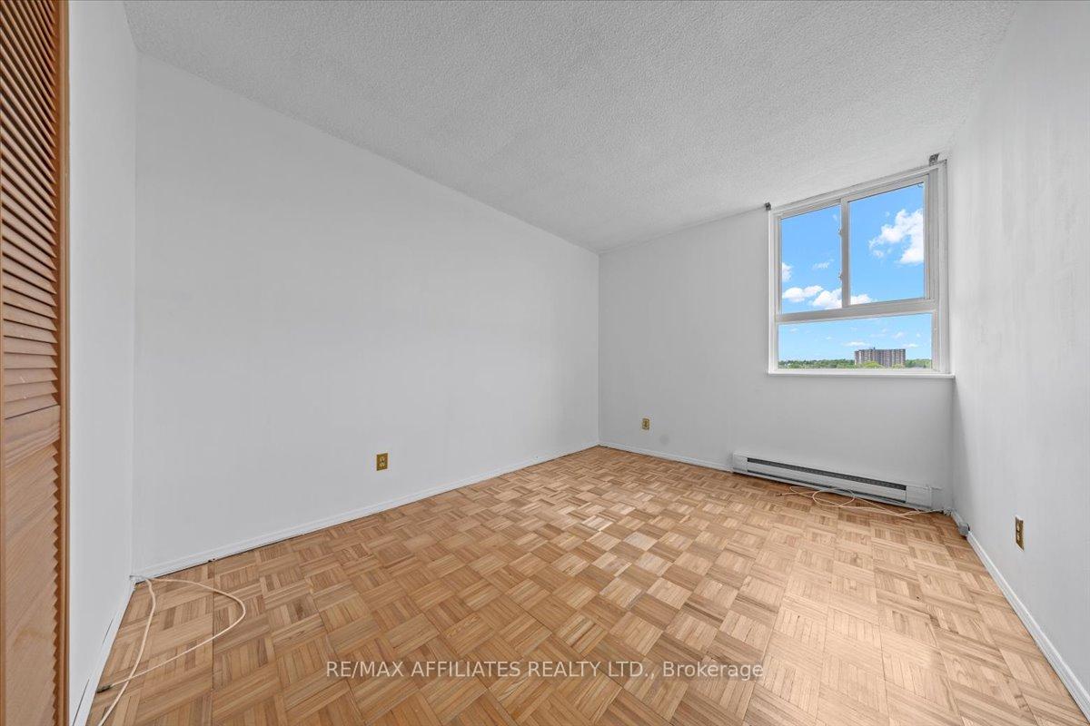 Photo 4 of Unit 706, 2000 Jasmine Crescent, Ottawa, Beacon Hill South — HOMEH