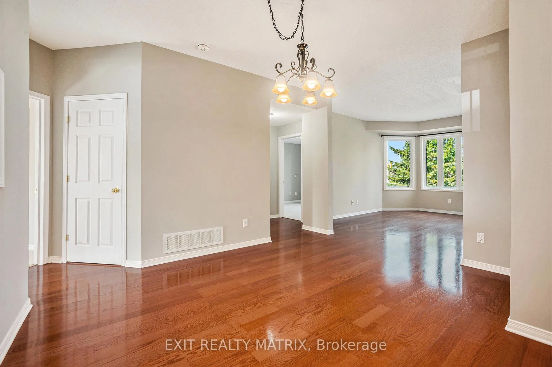 Photo 4 of Unit 4, 2086 Valin Street, Ottawa, Springridge/East Village — HOMEH