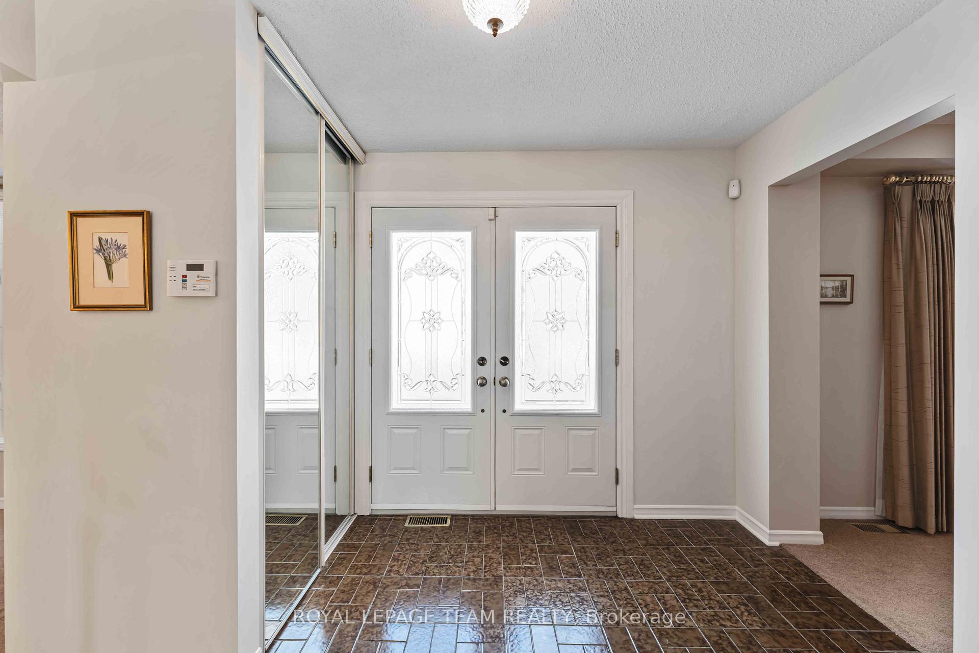 Photo 2 of 13 Fifeshire Crescent, Ottawa, Pineglen/Country Place — HOMEH