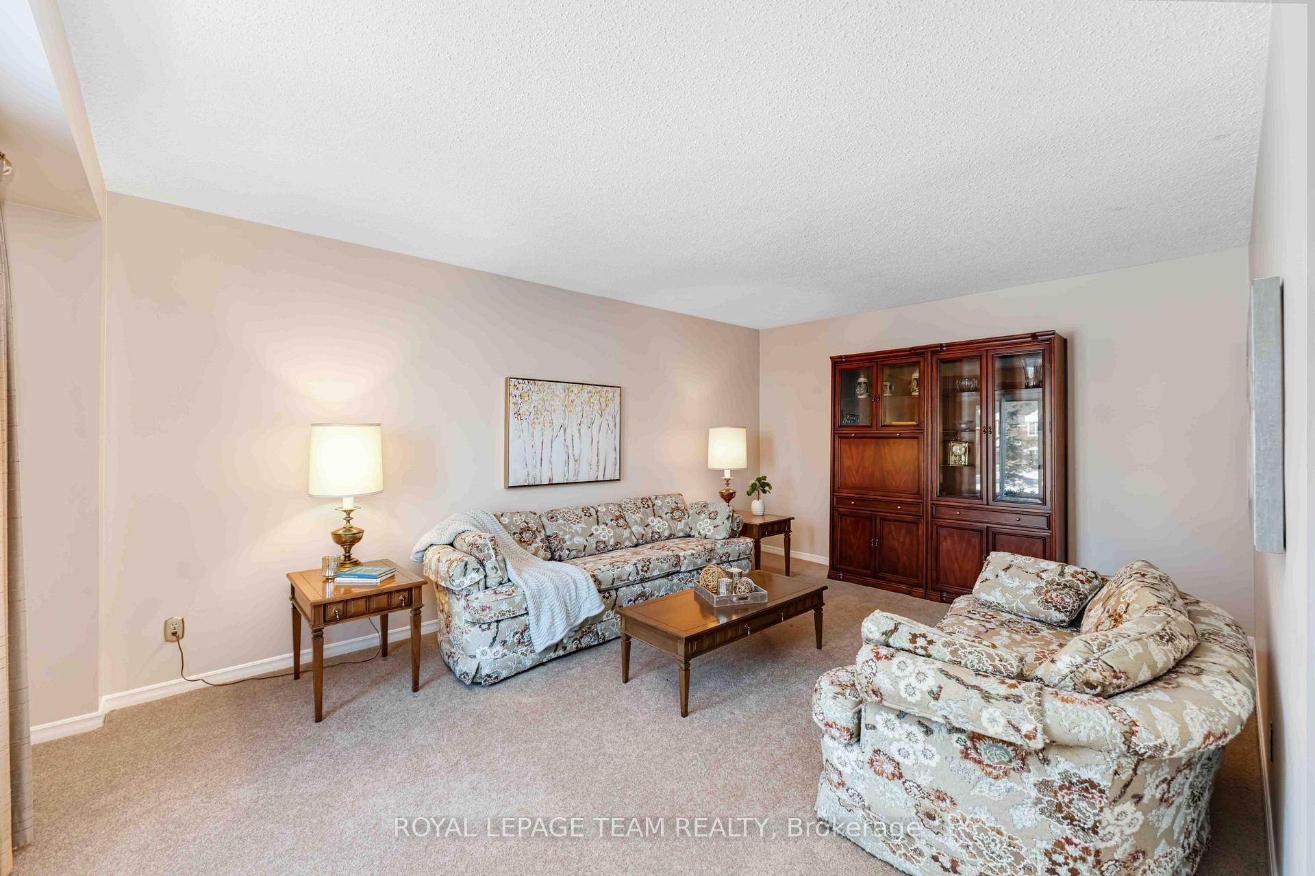 Photo 3 of 13 Fifeshire Crescent, Ottawa, Pineglen/Country Place — HOMEH