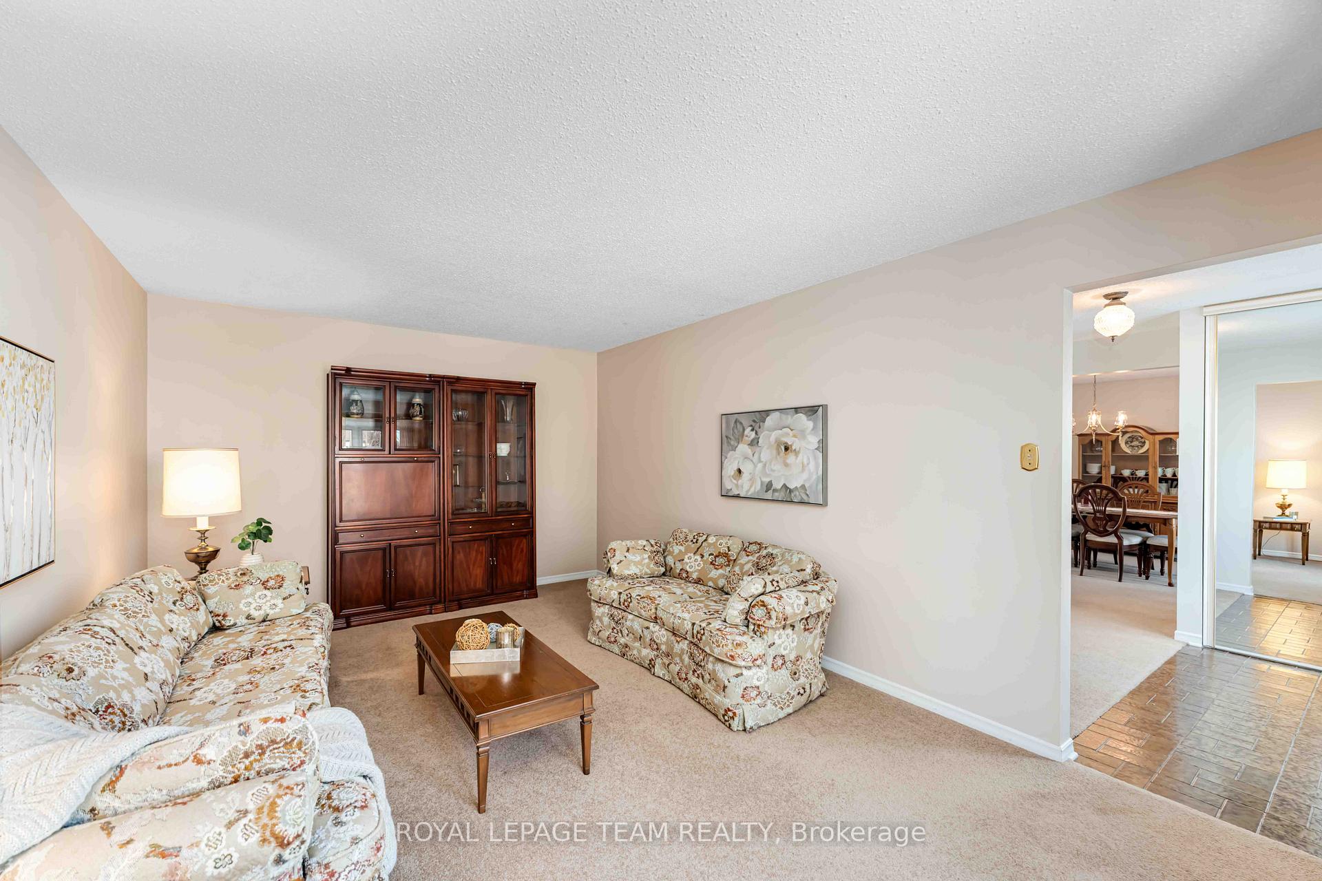 Photo 5 of 13 Fifeshire Crescent, Ottawa, Pineglen/Country Place — HOMEH