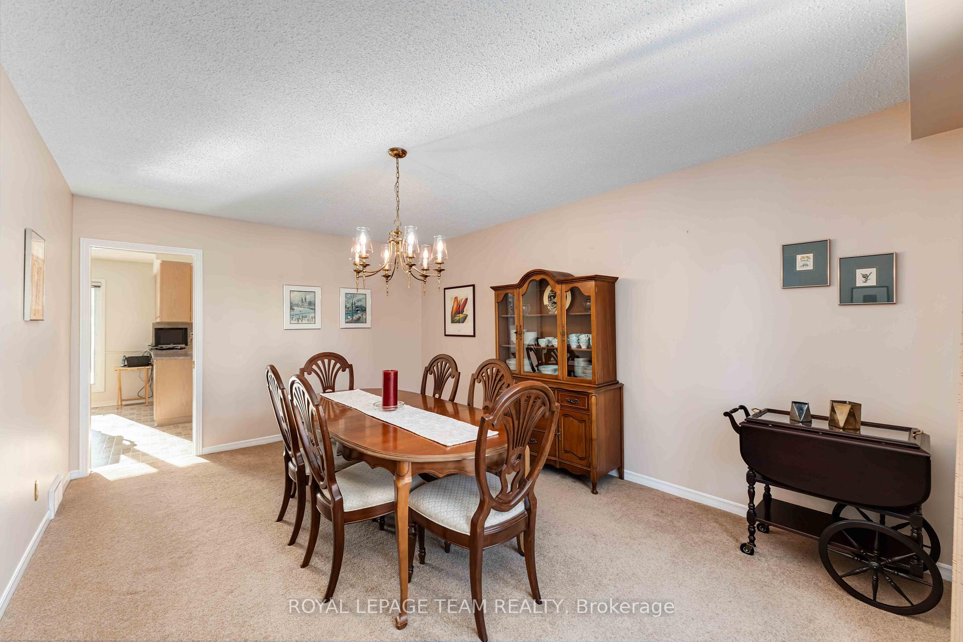 Photo 8 of 13 Fifeshire Crescent, Ottawa, Pineglen/Country Place — HOMEH