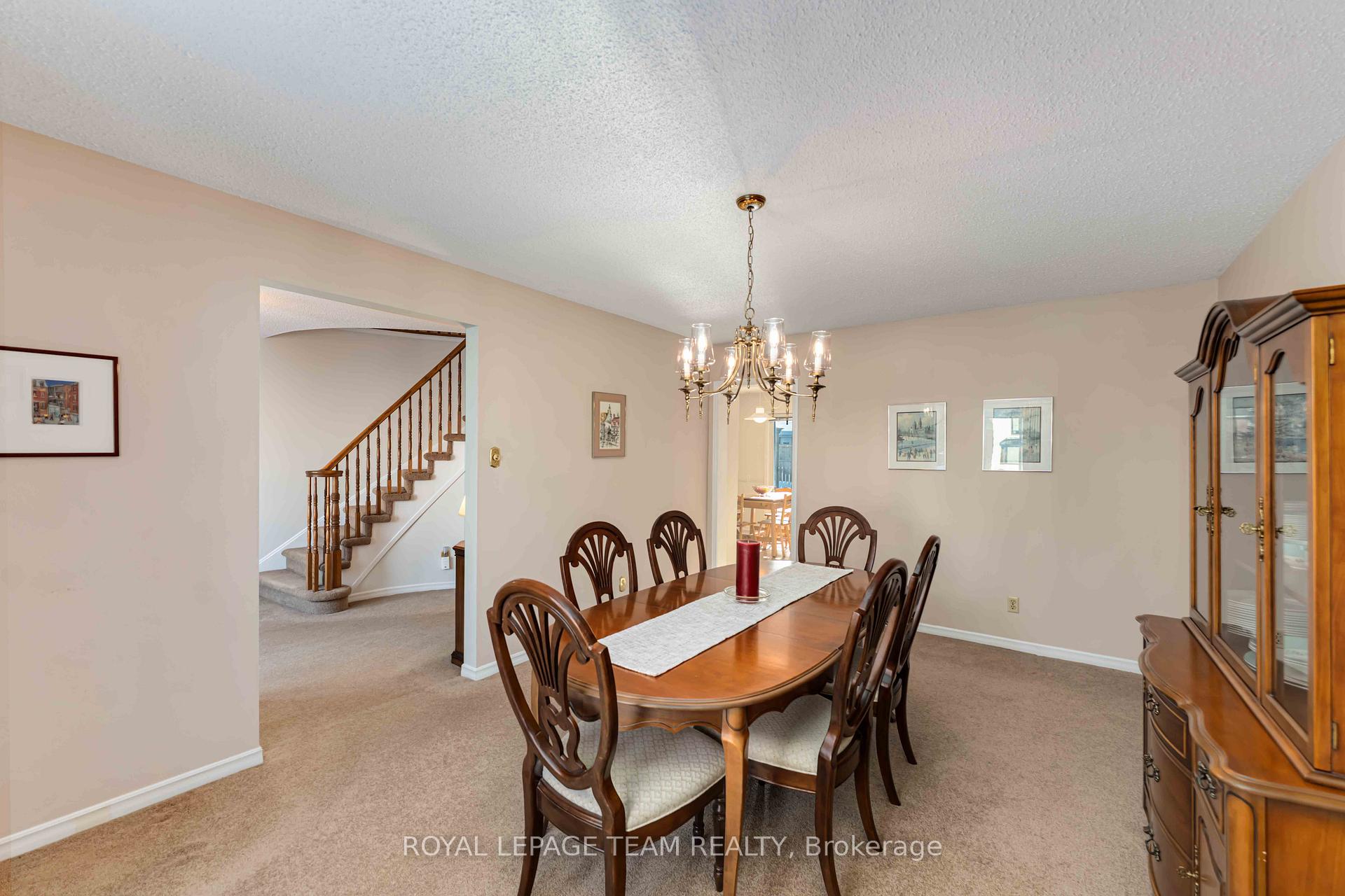 Photo 9 of 13 Fifeshire Crescent, Ottawa, Pineglen/Country Place — HOMEH