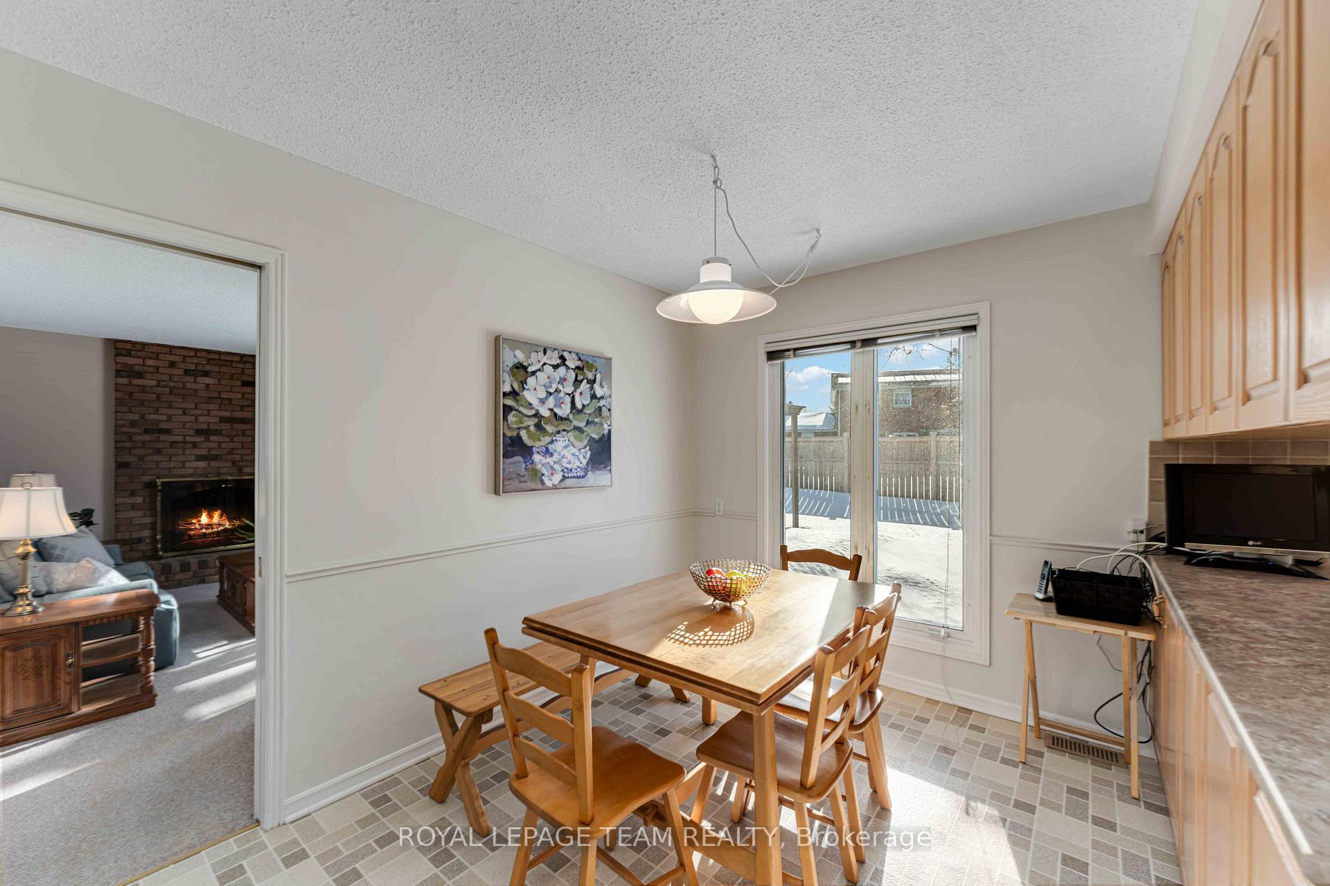 Photo 11 of 13 Fifeshire Crescent, Ottawa, Pineglen/Country Place — HOMEH