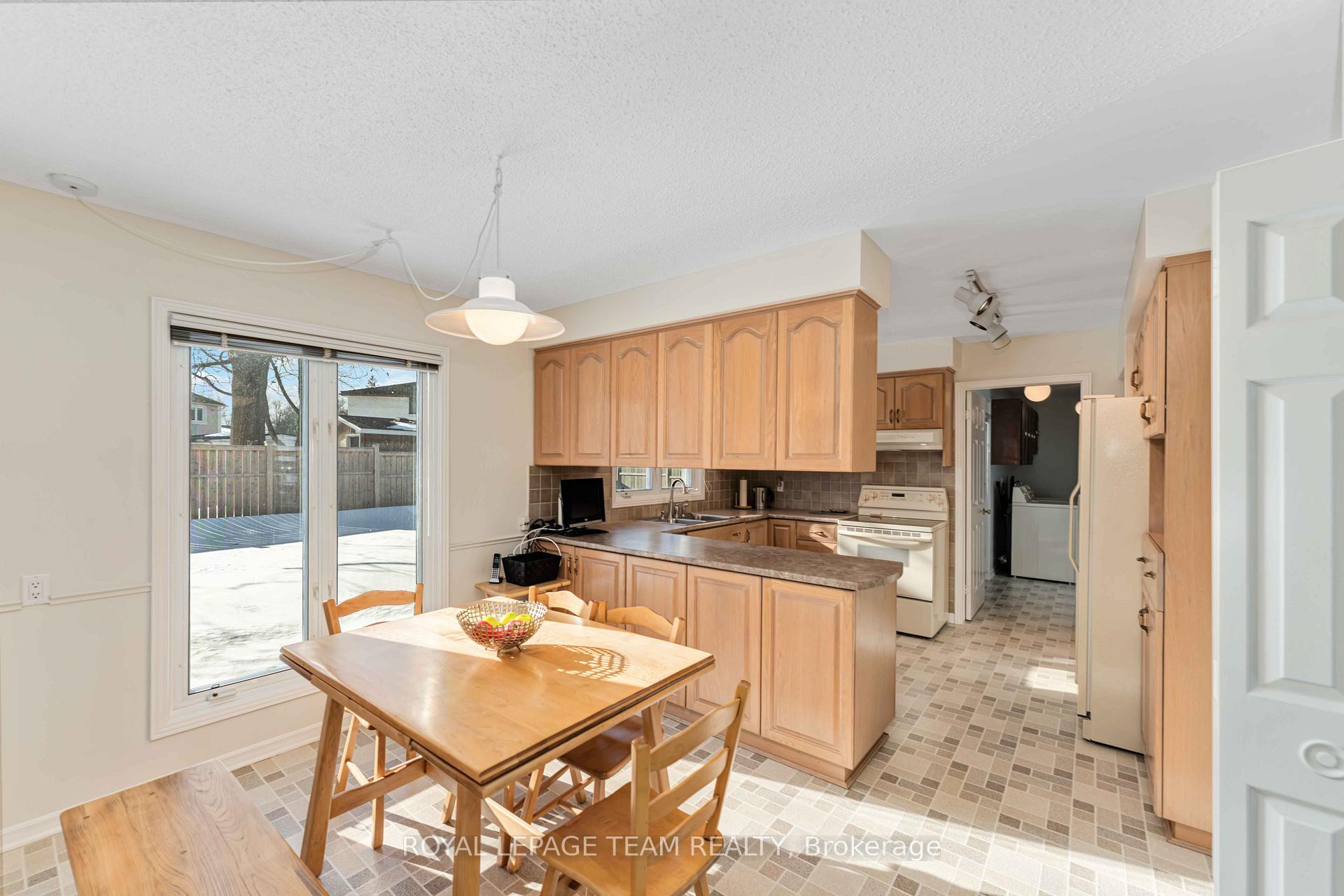 Photo 13 of 13 Fifeshire Crescent, Ottawa, Pineglen/Country Place — HOMEH