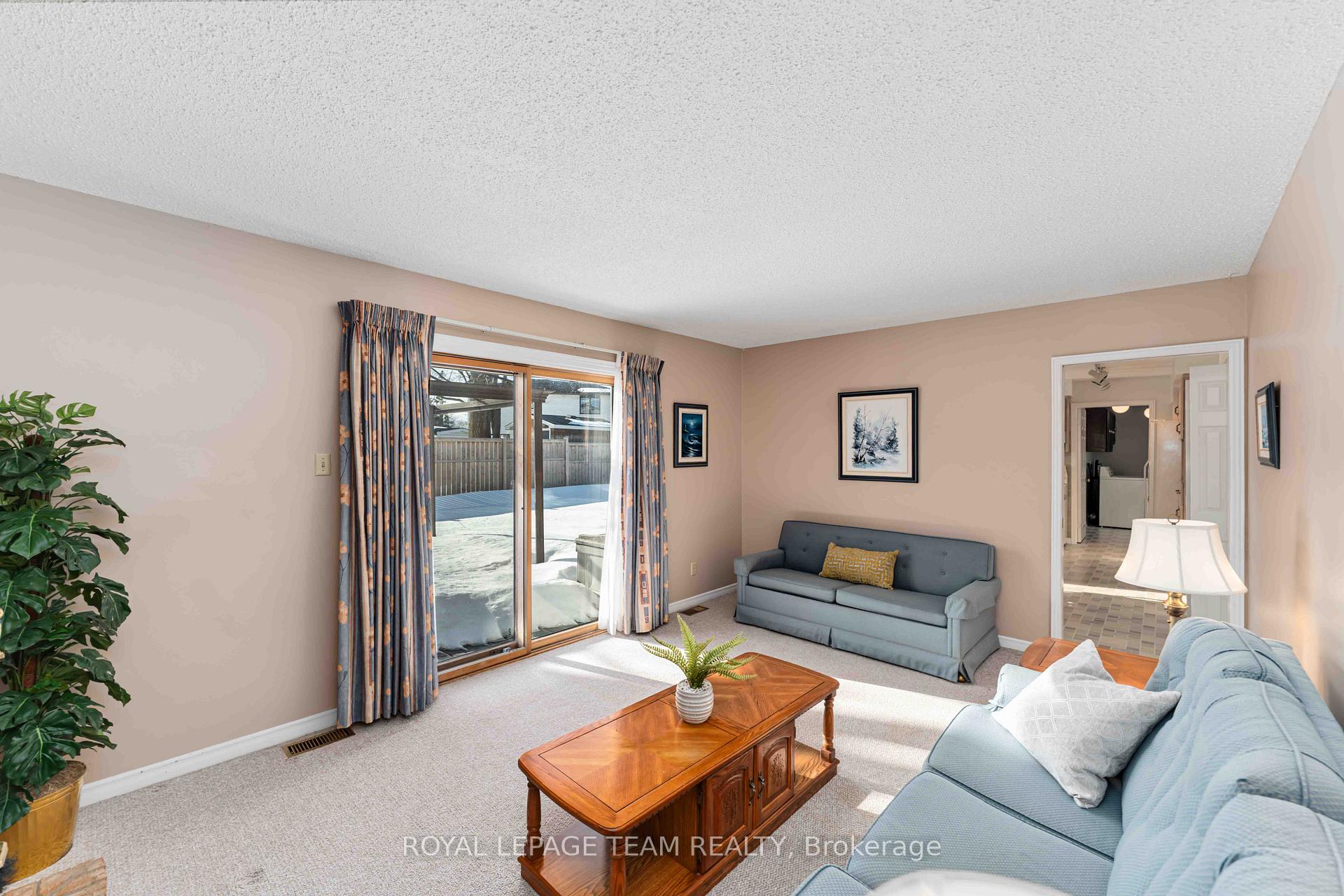 Photo 14 of 13 Fifeshire Crescent, Ottawa, Pineglen/Country Place — HOMEH