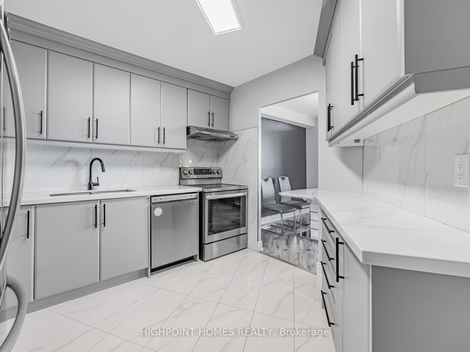 Photo 2 of Unit 919, 10 Edgecliff Golfway, Toronto, Flemingdon Park — HOMEH