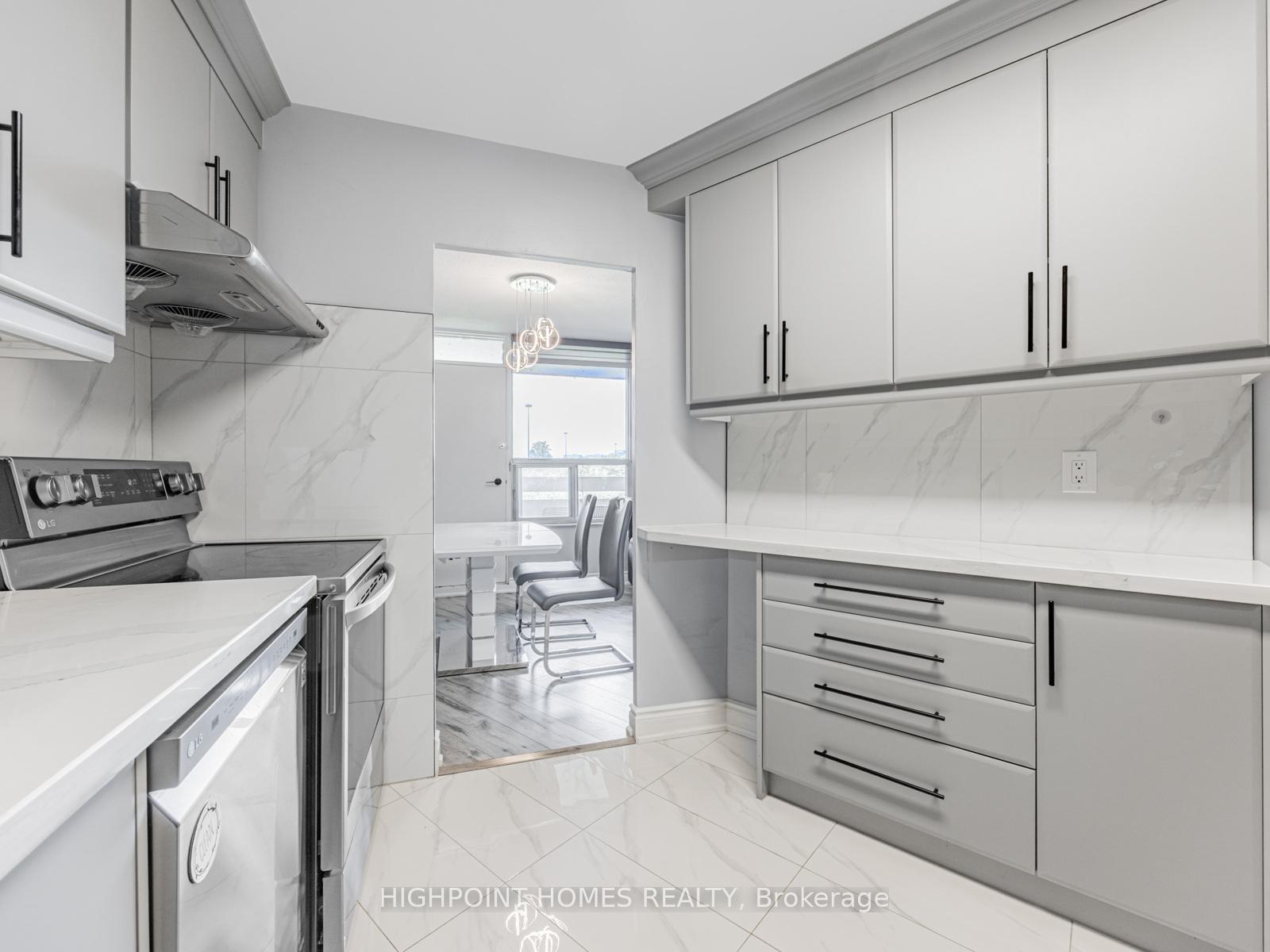 Photo 3 of Unit 919, 10 Edgecliff Golfway, Toronto, Flemingdon Park — HOMEH