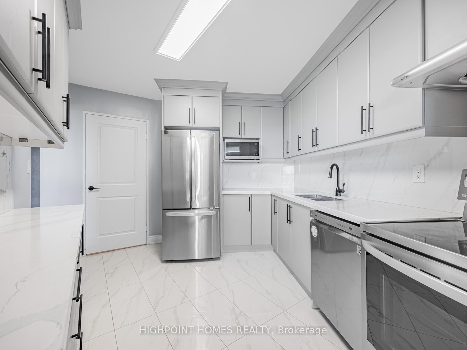 Photo 4 of Unit 919, 10 Edgecliff Golfway, Toronto, Flemingdon Park — HOMEH