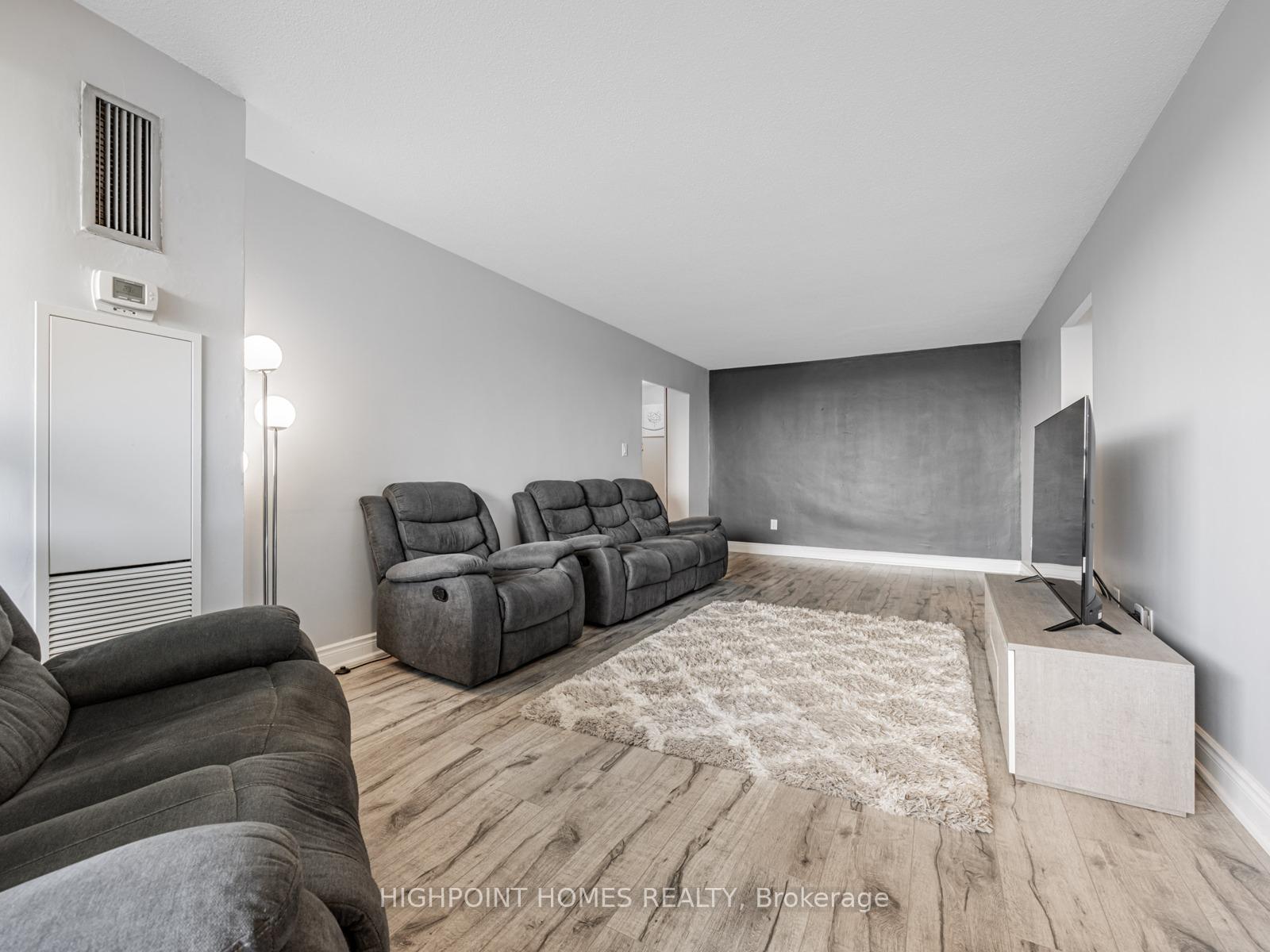 Photo 7 of Unit 919, 10 Edgecliff Golfway, Toronto, Flemingdon Park — HOMEH