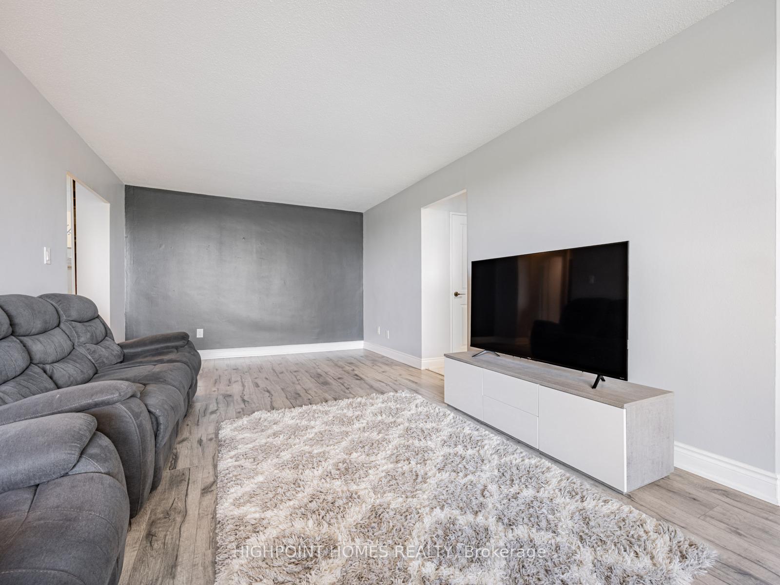 Photo 8 of Unit 919, 10 Edgecliff Golfway, Toronto, Flemingdon Park — HOMEH