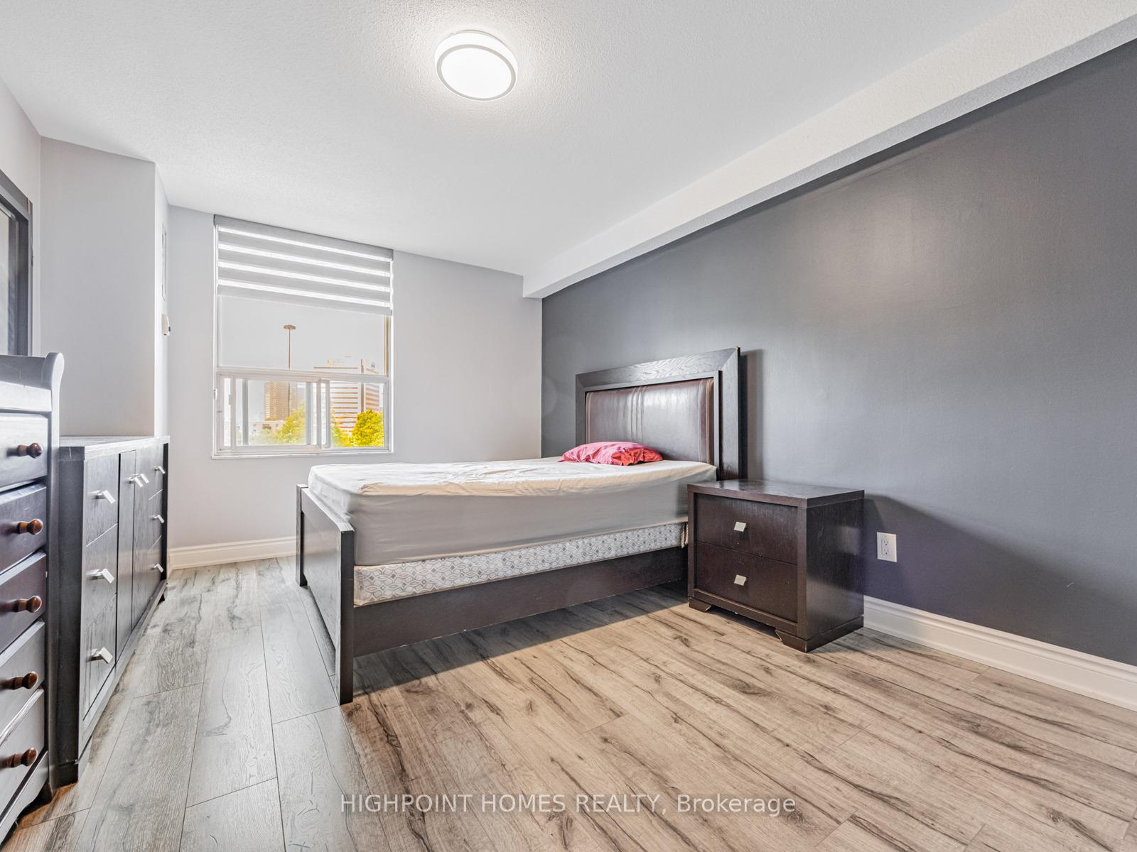 Photo 14 of Unit 919, 10 Edgecliff Golfway, Toronto, Flemingdon Park — HOMEH