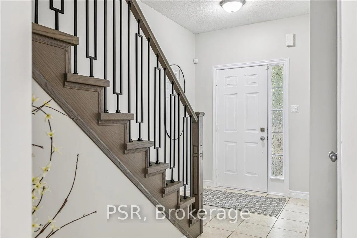 Photo 4 of Unit 38, 60 Cloverleaf Drive, Hamilton, Meadowlands — HOMEH