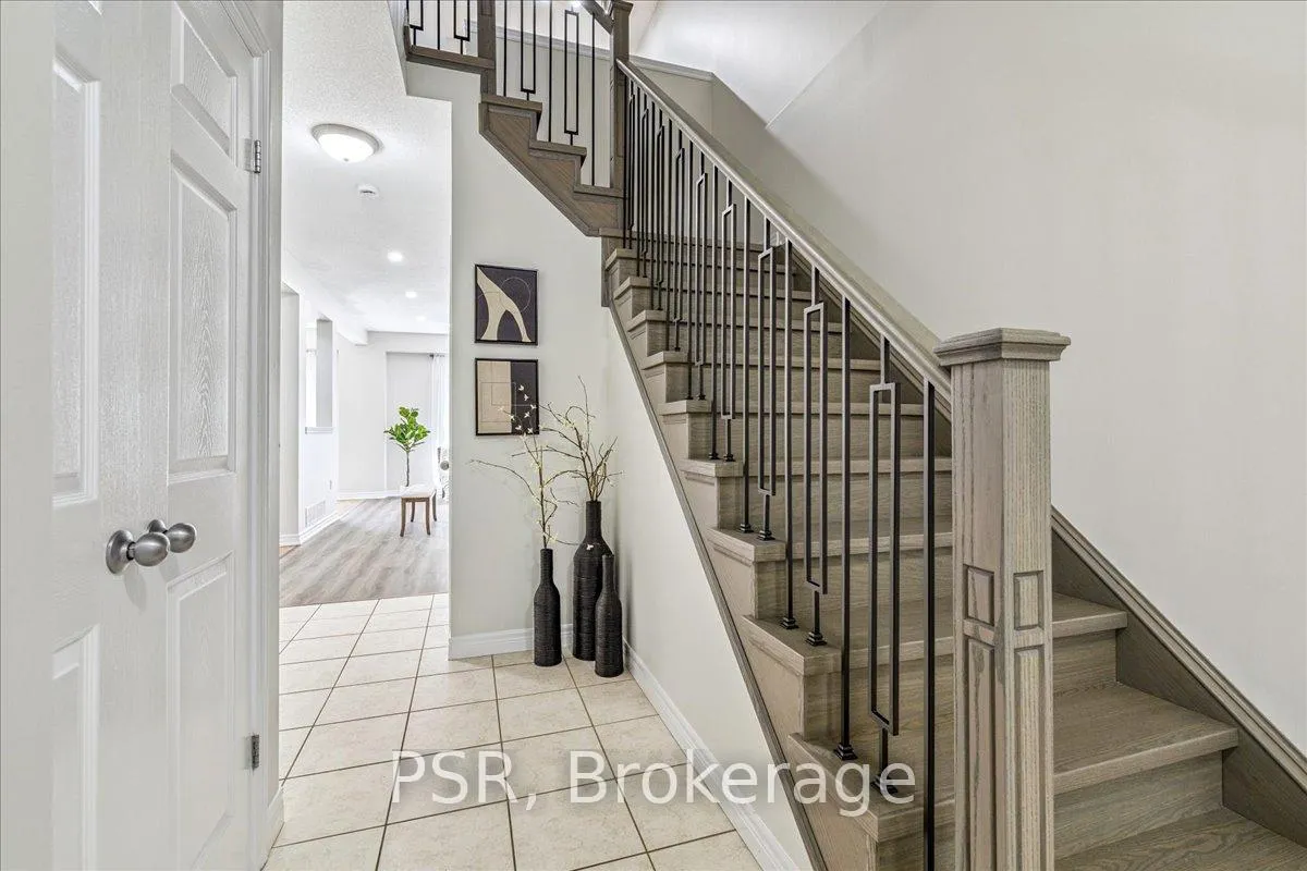 Photo 5 of Unit 38, 60 Cloverleaf Drive, Hamilton, Meadowlands — HOMEH