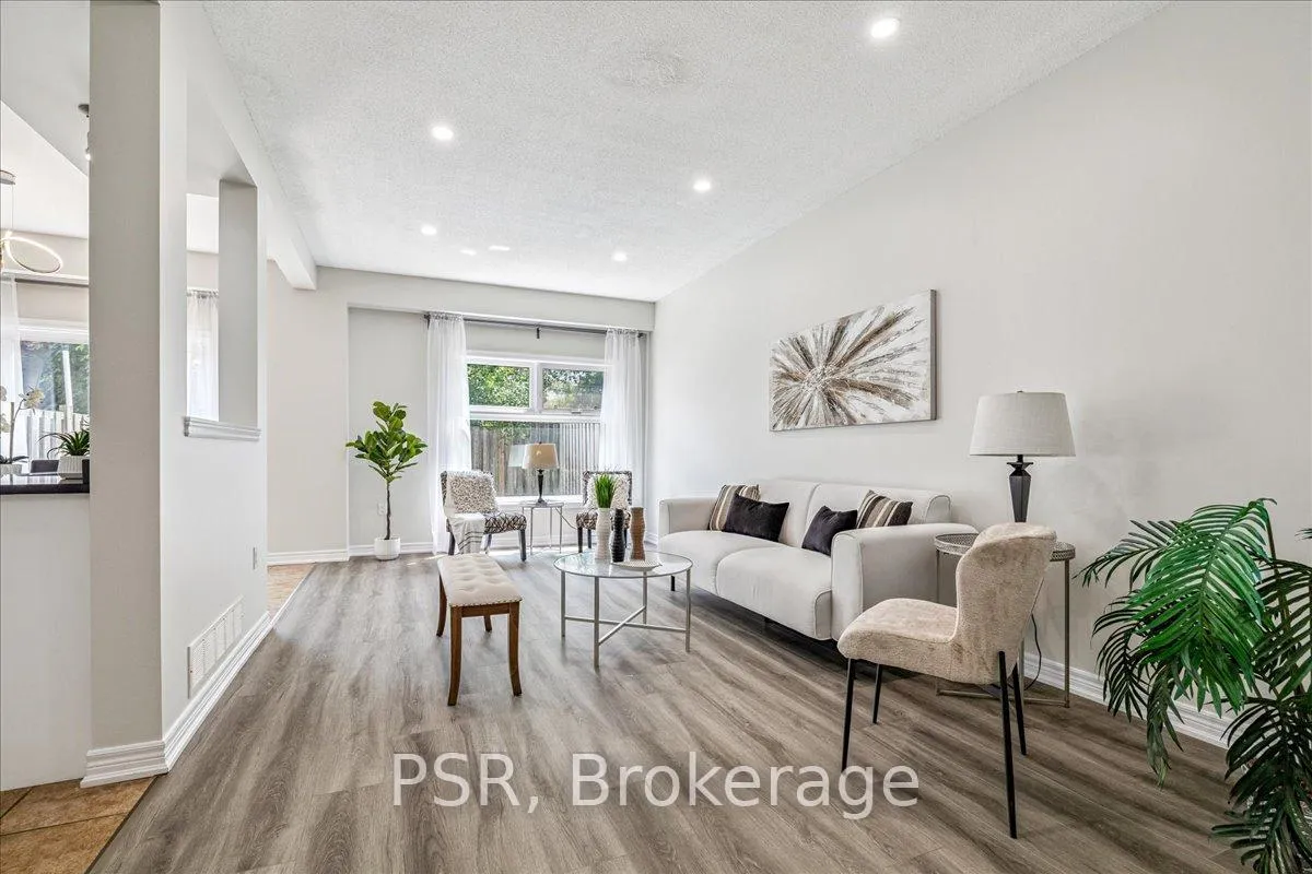 Photo 6 of Unit 38, 60 Cloverleaf Drive, Hamilton, Meadowlands — HOMEH
