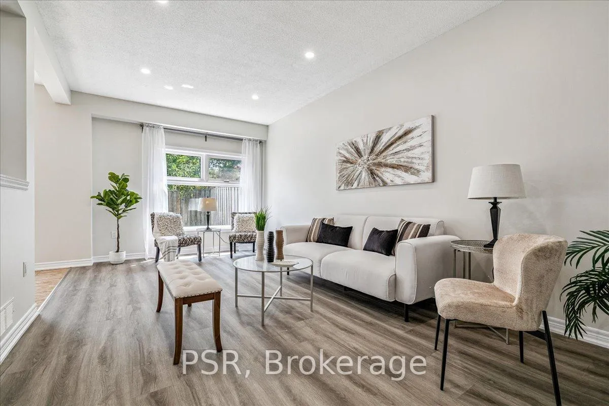 Photo 7 of Unit 38, 60 Cloverleaf Drive, Hamilton, Meadowlands — HOMEH