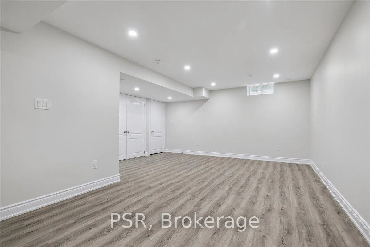 Photo 32 of Unit 38, 60 Cloverleaf Drive, Hamilton, Meadowlands — HOMEH