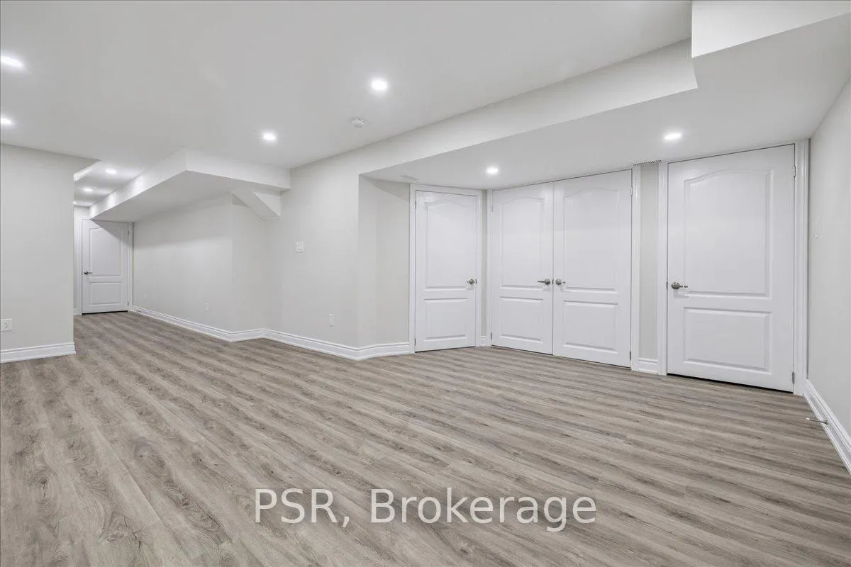 Photo 33 of Unit 38, 60 Cloverleaf Drive, Hamilton, Meadowlands — HOMEH