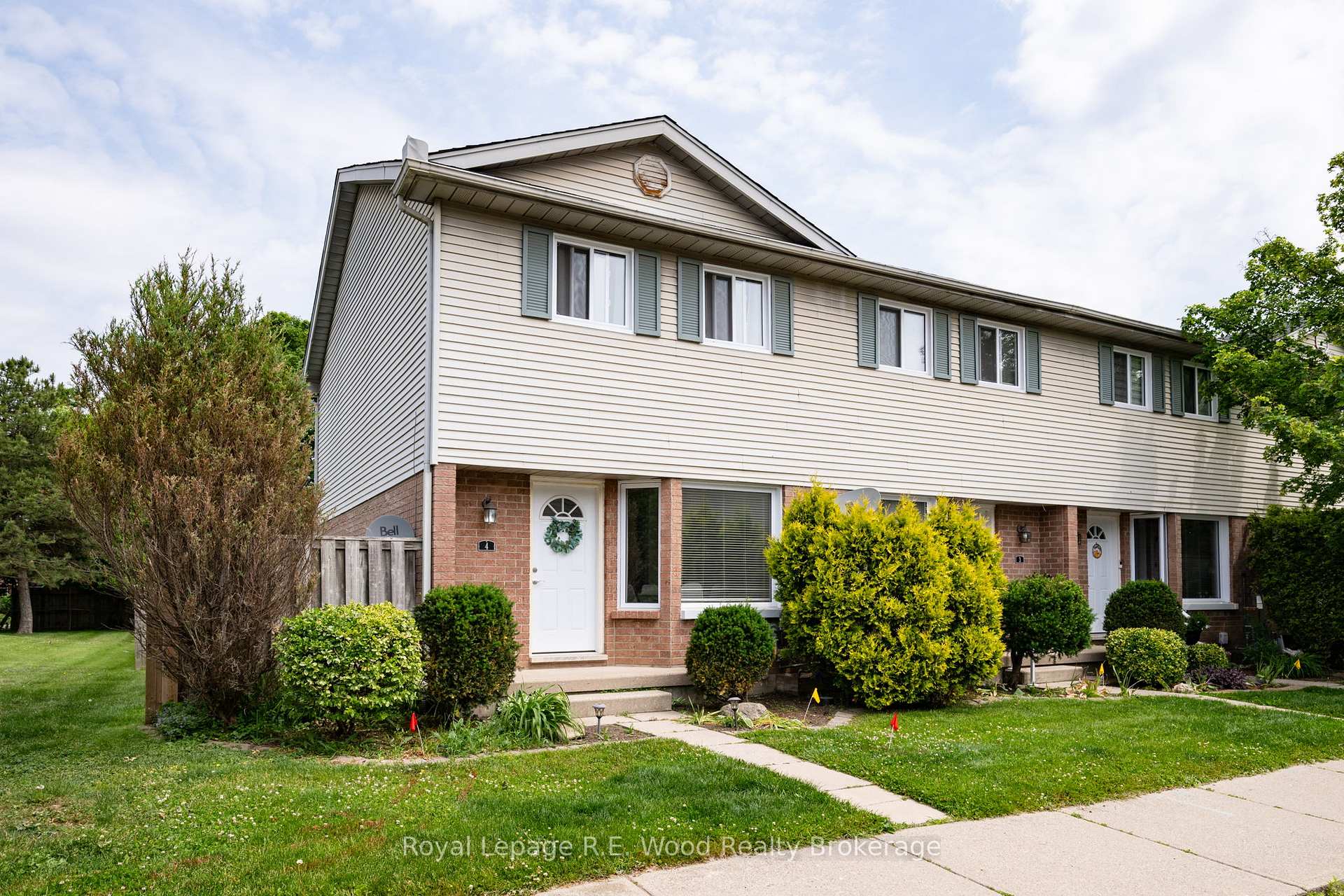 Front of Unit 4, 10 Dufferin Street