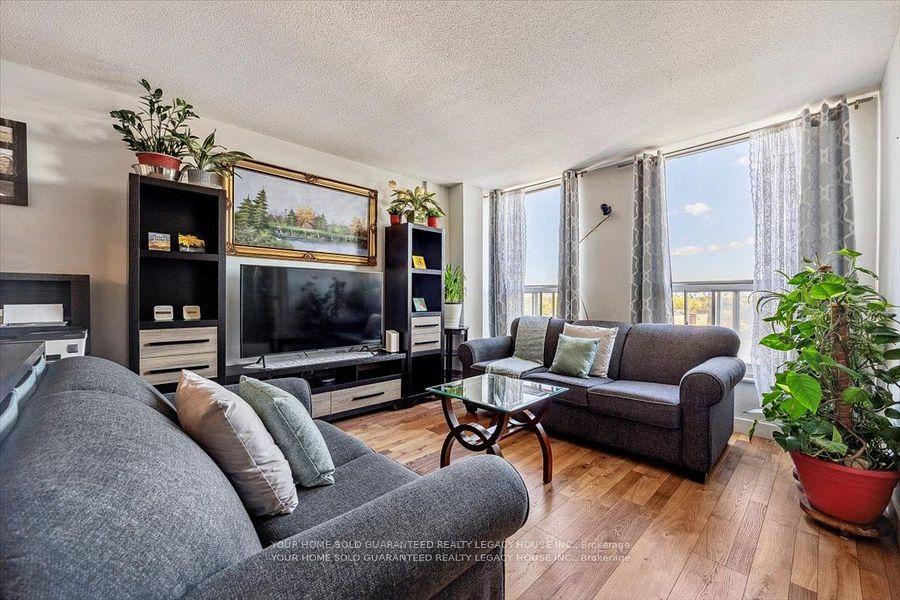 Photo 3 of Unit 607, 130 Neptune Drive, Toronto, Englemount-Lawrence — HOMEH