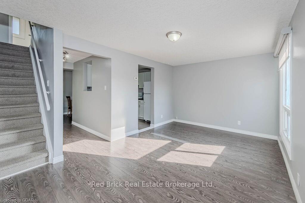Photo 4 of Unit 73, 700 Paisley Road, Guelph, Willow West/Sugarbush/West Acres — HOMEH