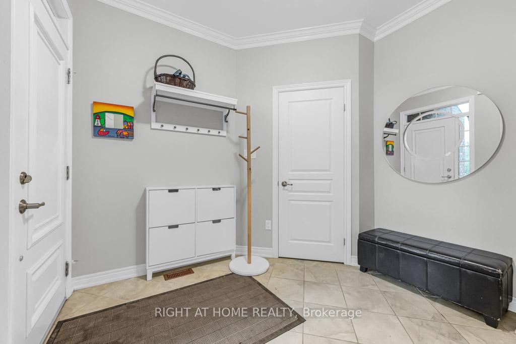 Photo 4 of Unit 127, 127 Oakhaven Place, Hamilton, Meadowlands — HOMEH