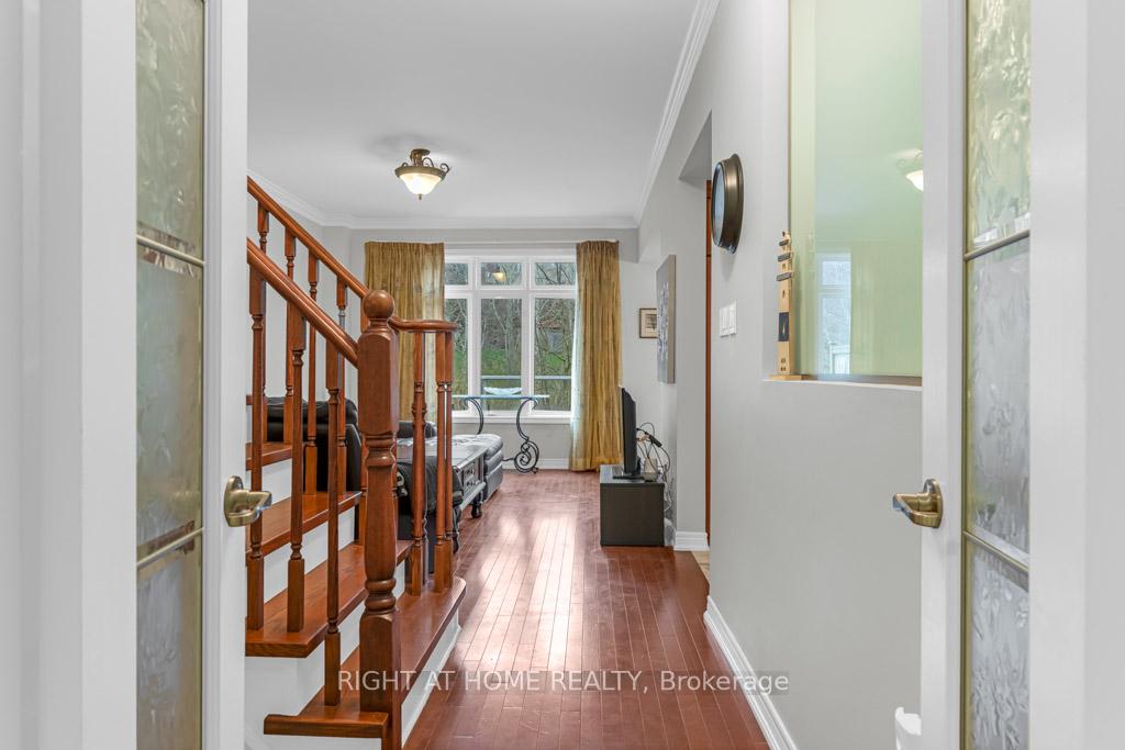 Photo 6 of Unit 127, 127 Oakhaven Place, Hamilton, Meadowlands — HOMEH