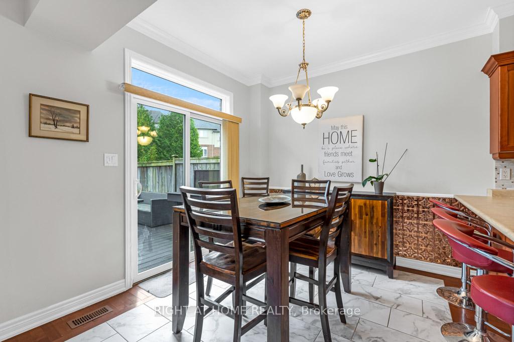 Photo 9 of Unit 127, 127 Oakhaven Place, Hamilton, Meadowlands — HOMEH