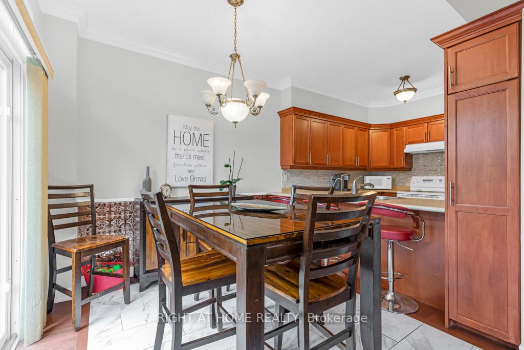 Photo 10 of Unit 127, 127 Oakhaven Place, Hamilton, Meadowlands — HOMEH