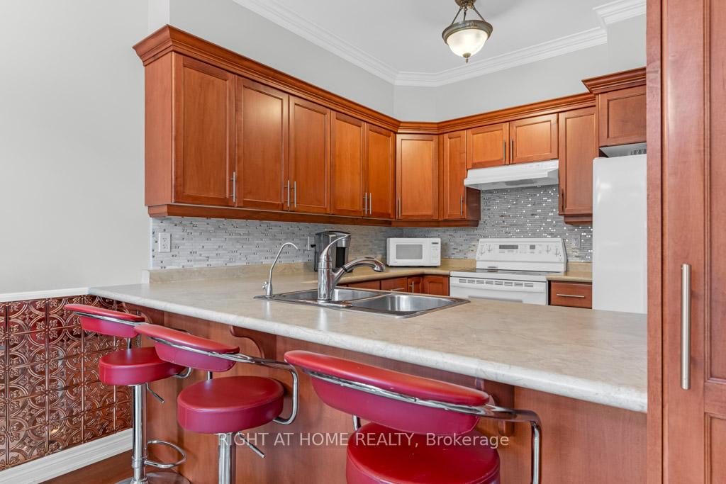 Photo 11 of Unit 127, 127 Oakhaven Place, Hamilton, Meadowlands — HOMEH