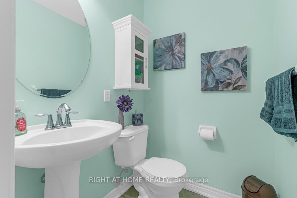 Photo 12 of Unit 127, 127 Oakhaven Place, Hamilton, Meadowlands — HOMEH