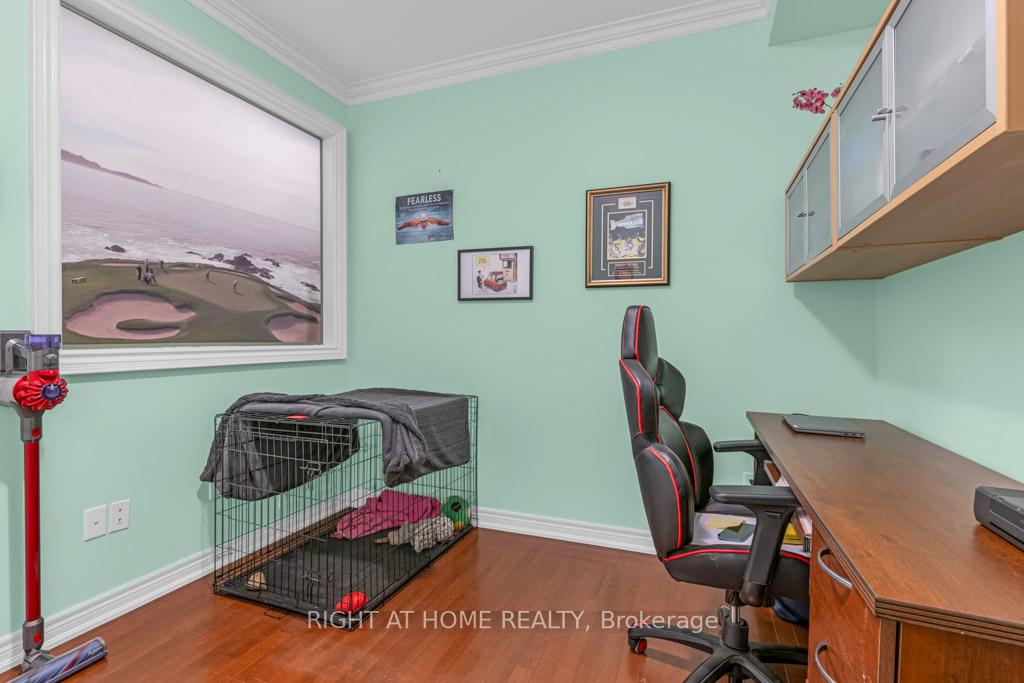 Photo 14 of Unit 127, 127 Oakhaven Place, Hamilton, Meadowlands — HOMEH