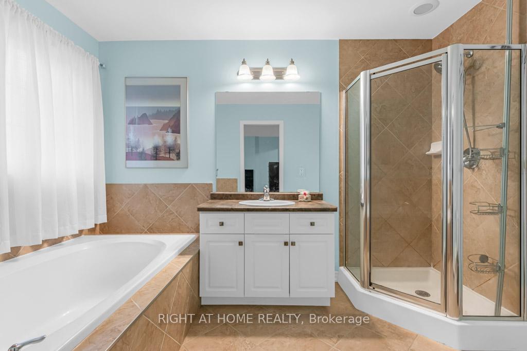 Photo 18 of Unit 127, 127 Oakhaven Place, Hamilton, Meadowlands — HOMEH