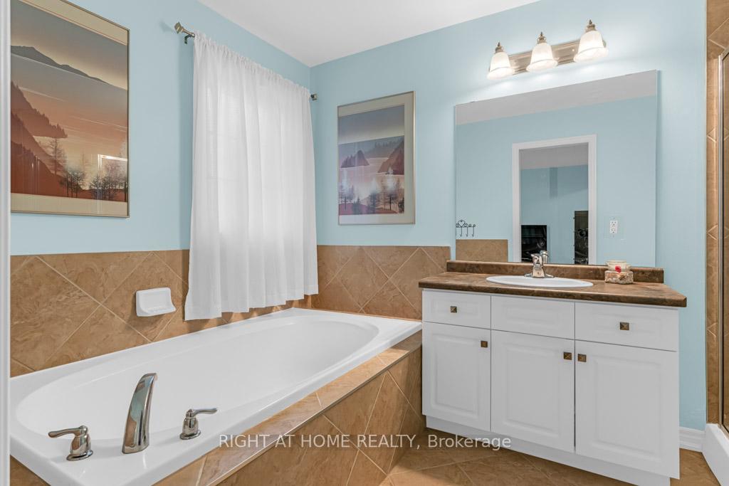 Photo 19 of Unit 127, 127 Oakhaven Place, Hamilton, Meadowlands — HOMEH