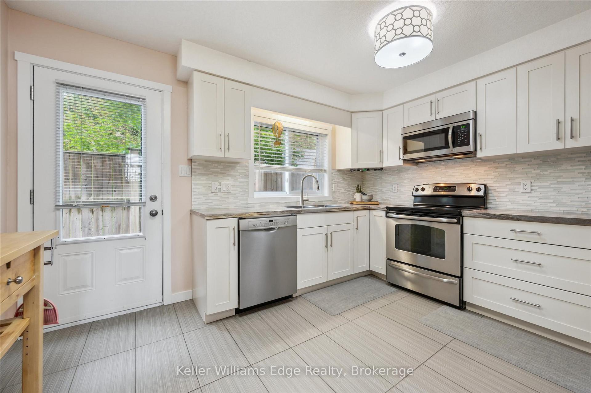 Photo 4 of Unit 2, 487 East Avenue E, Kitchener — HOMEH