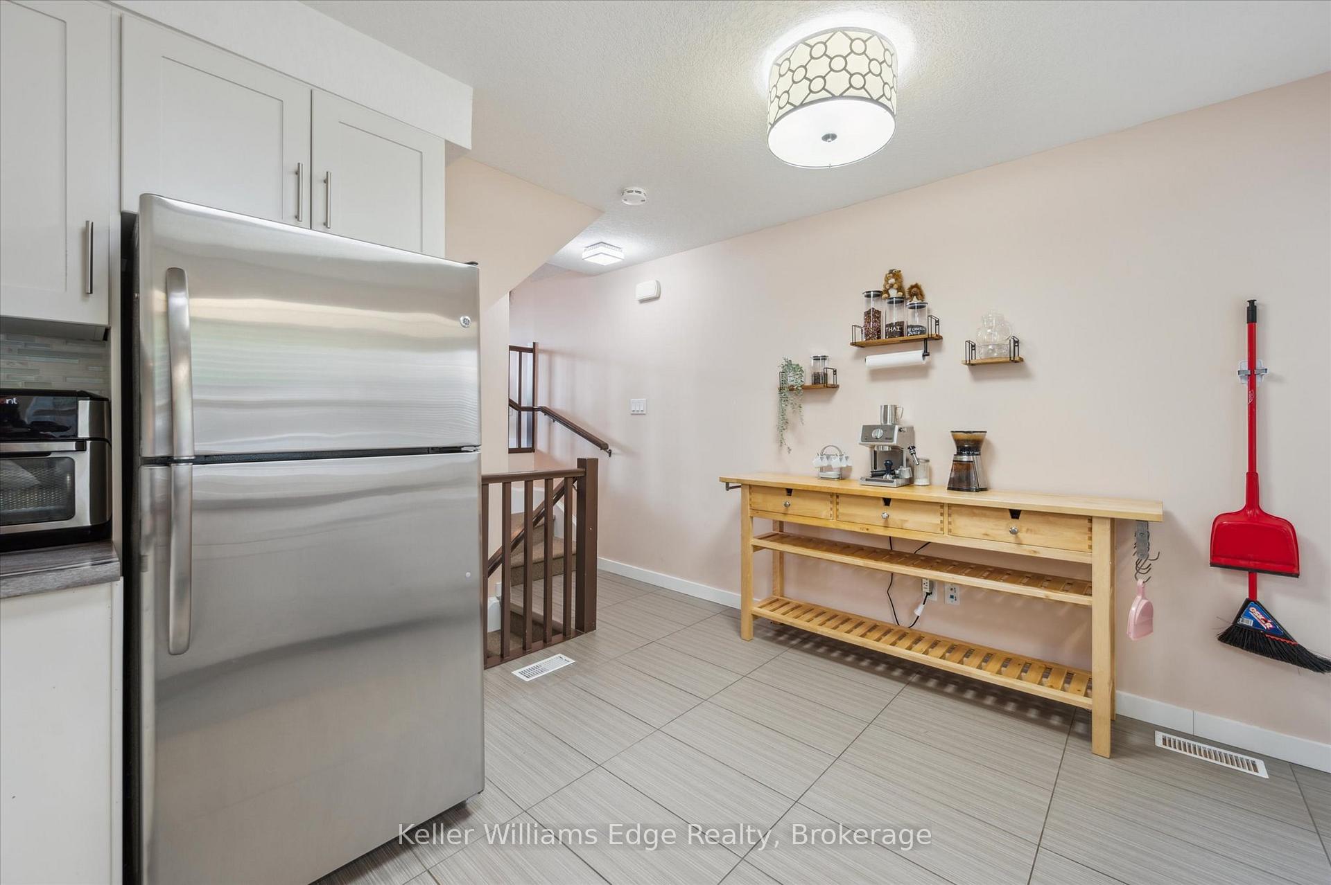 Photo 5 of Unit 2, 487 East Avenue E, Kitchener — HOMEH