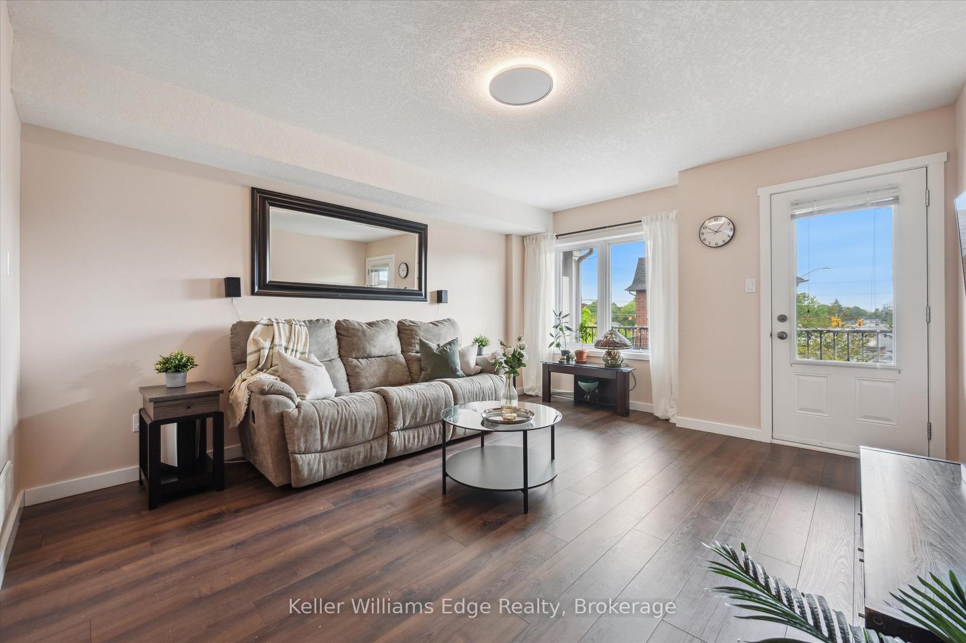 Photo 6 of Unit 2, 487 East Avenue E, Kitchener — HOMEH