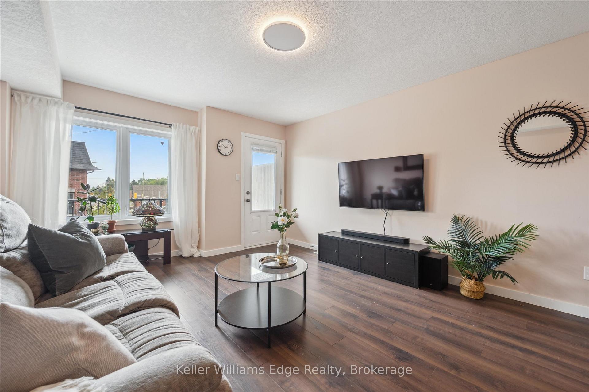Photo 7 of Unit 2, 487 East Avenue E, Kitchener — HOMEH