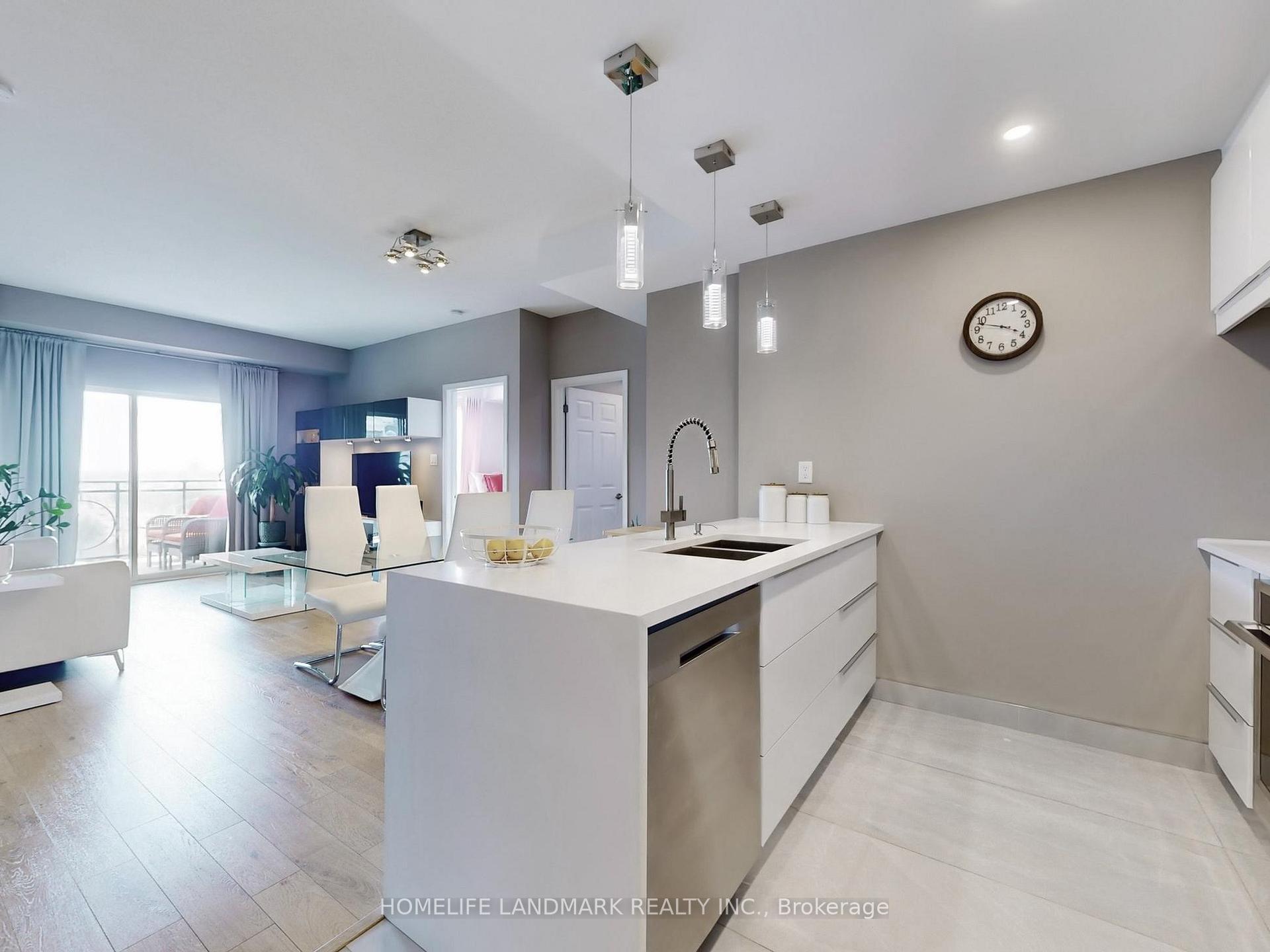 Front of Unit 619, 8 Maison Parc Court
