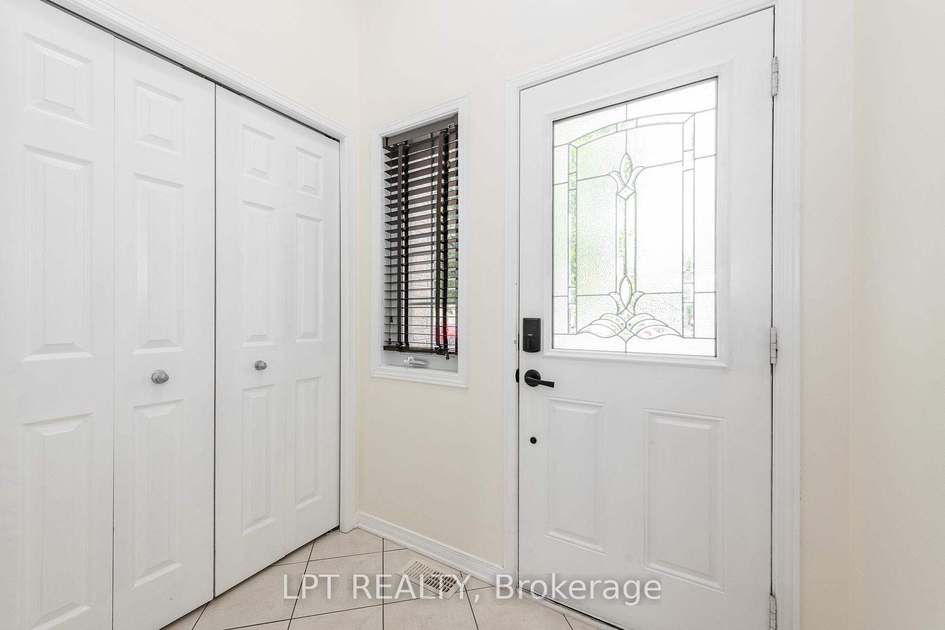 Photo 2 of 950 Torovin Private, Ottawa, Pineview — HOMEH
