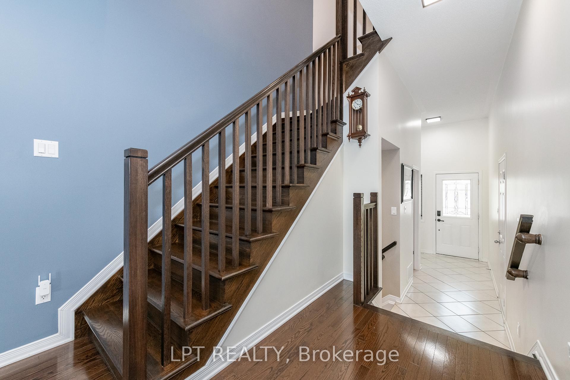 Photo 3 of 950 Torovin Private, Ottawa, Pineview — HOMEH