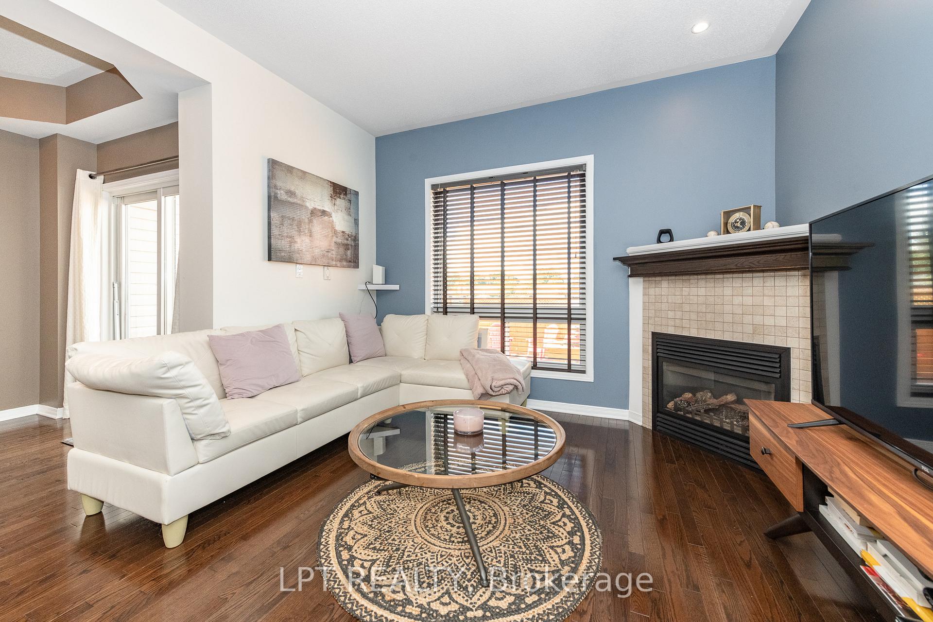 Photo 4 of 950 Torovin Private, Ottawa, Pineview — HOMEH