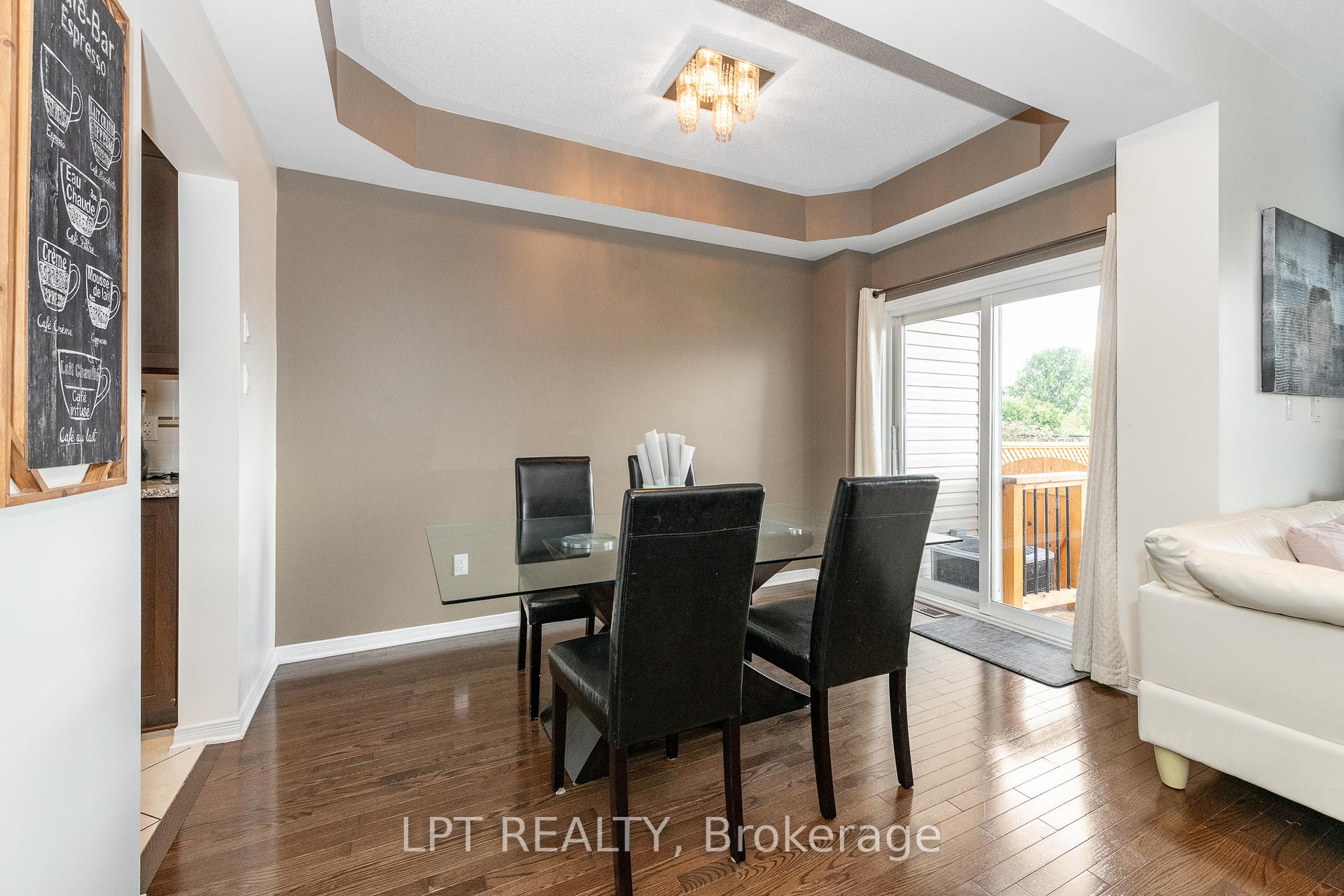 Photo 5 of 950 Torovin Private, Ottawa, Pineview — HOMEH